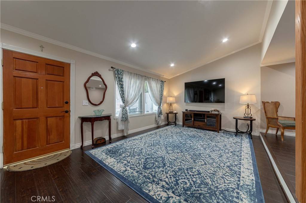 Chatsworth, CA 91311,22421 Jeffrey Mark CT #6