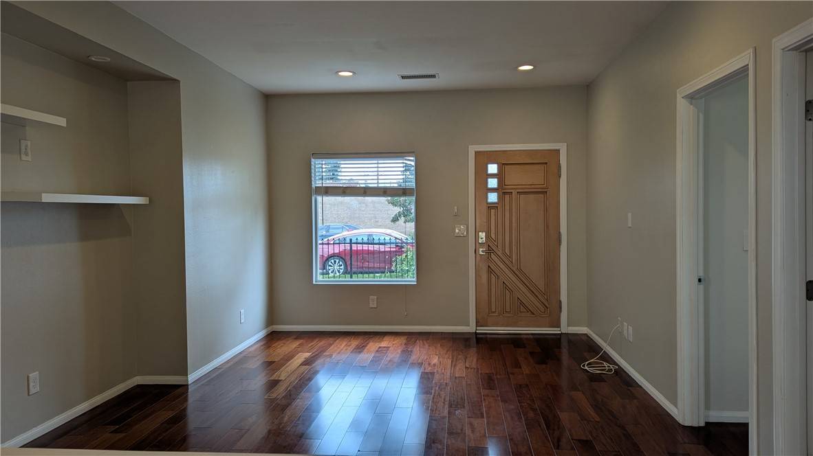 Signal Hill, CA 90755,1110 Burnett St
