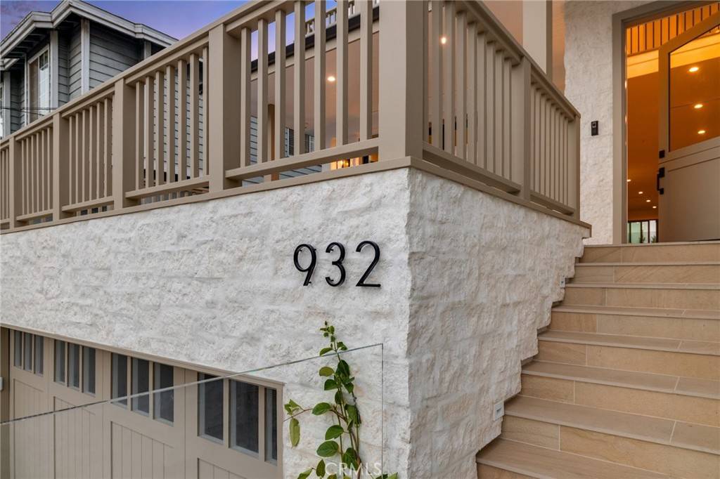 Manhattan Beach, CA 90266,932 9th ST