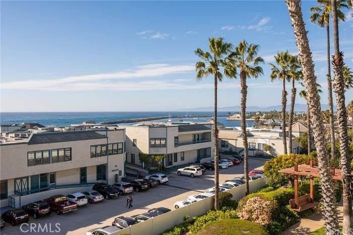 Redondo Beach, CA 90277,630 The Village #116