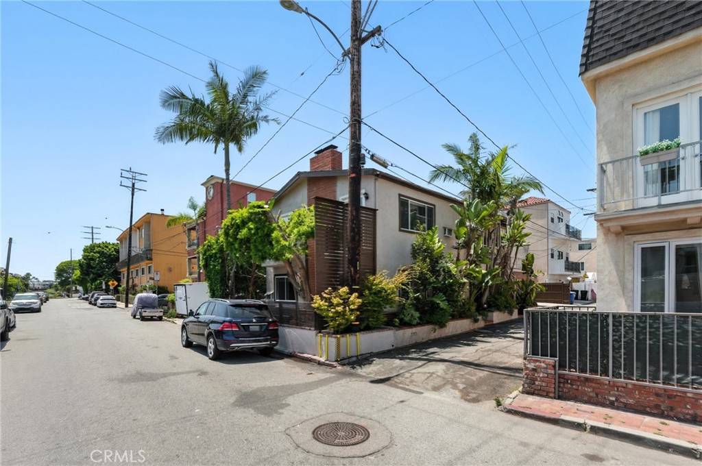 Venice, CA 90292,3315 Strongs DR