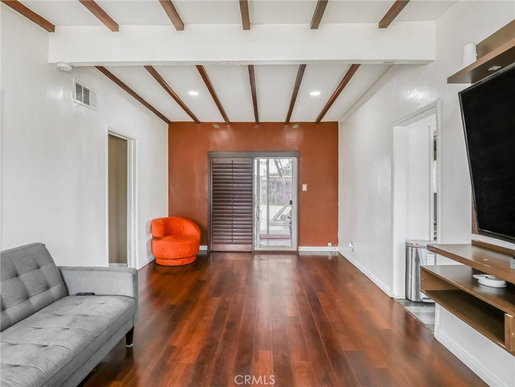 Compton, CA 90220,1401 W 165th ST