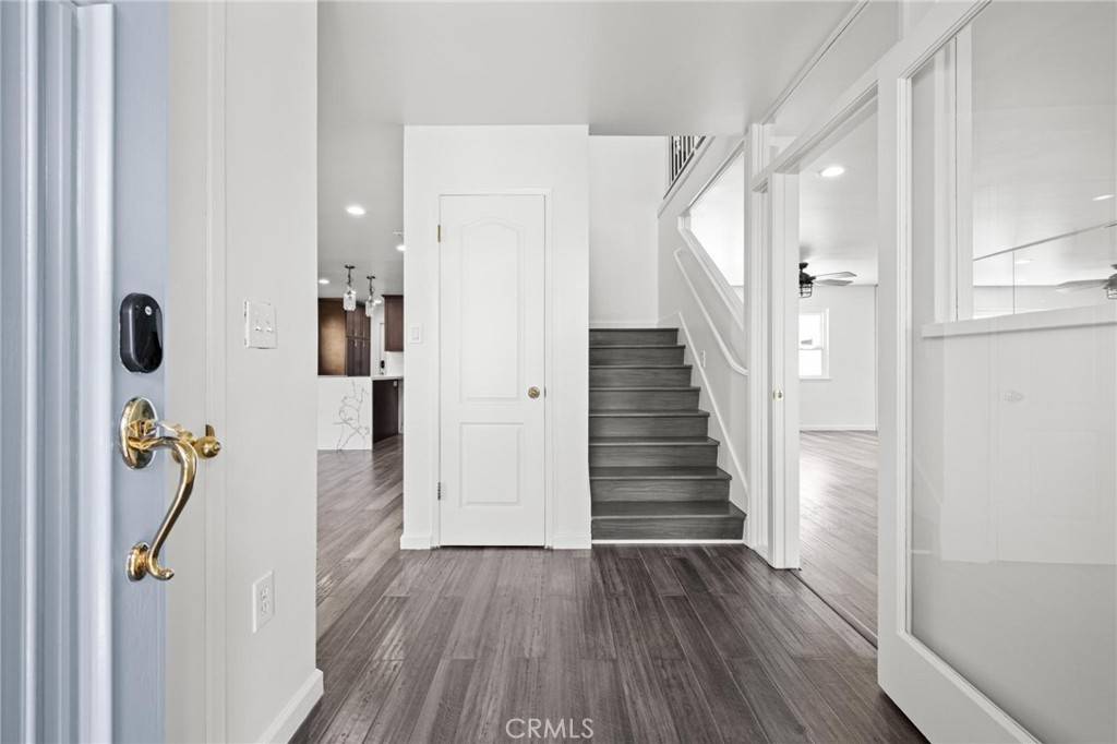 Redondo Beach, CA 90278,1716 Harriman LN #1
