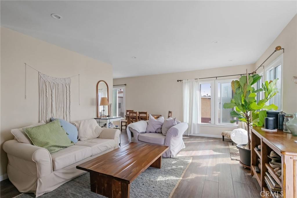 Manhattan Beach, CA 90266,221 A 40th #A