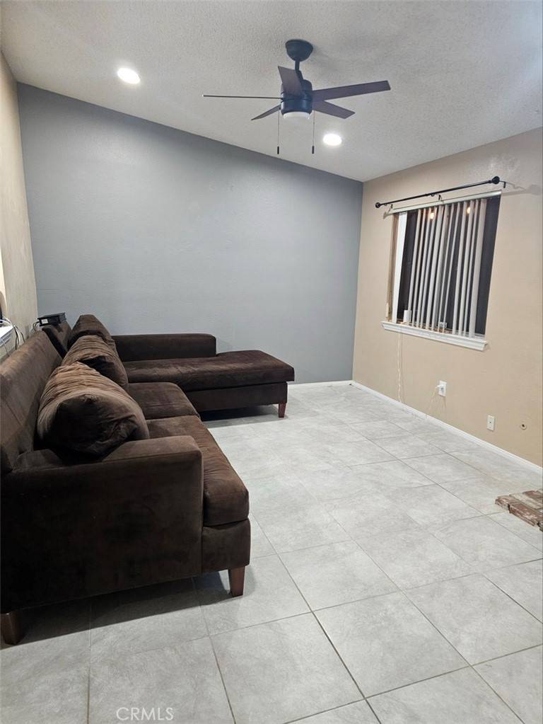 Victorville, CA 92395,14303 Meadow Grove DR