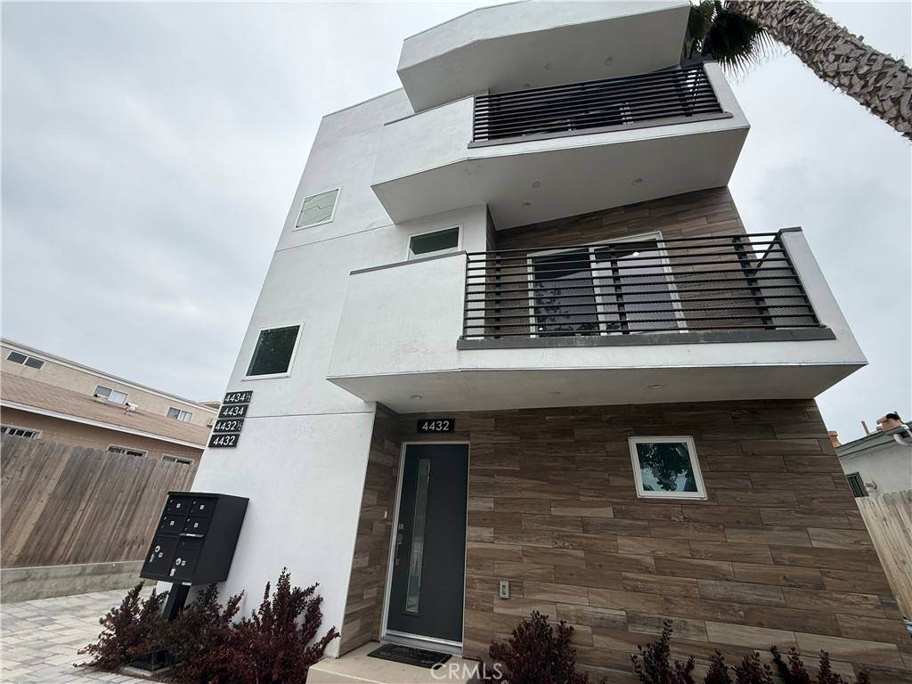 Los Angeles, CA 90066,4432 S Centinela Ave