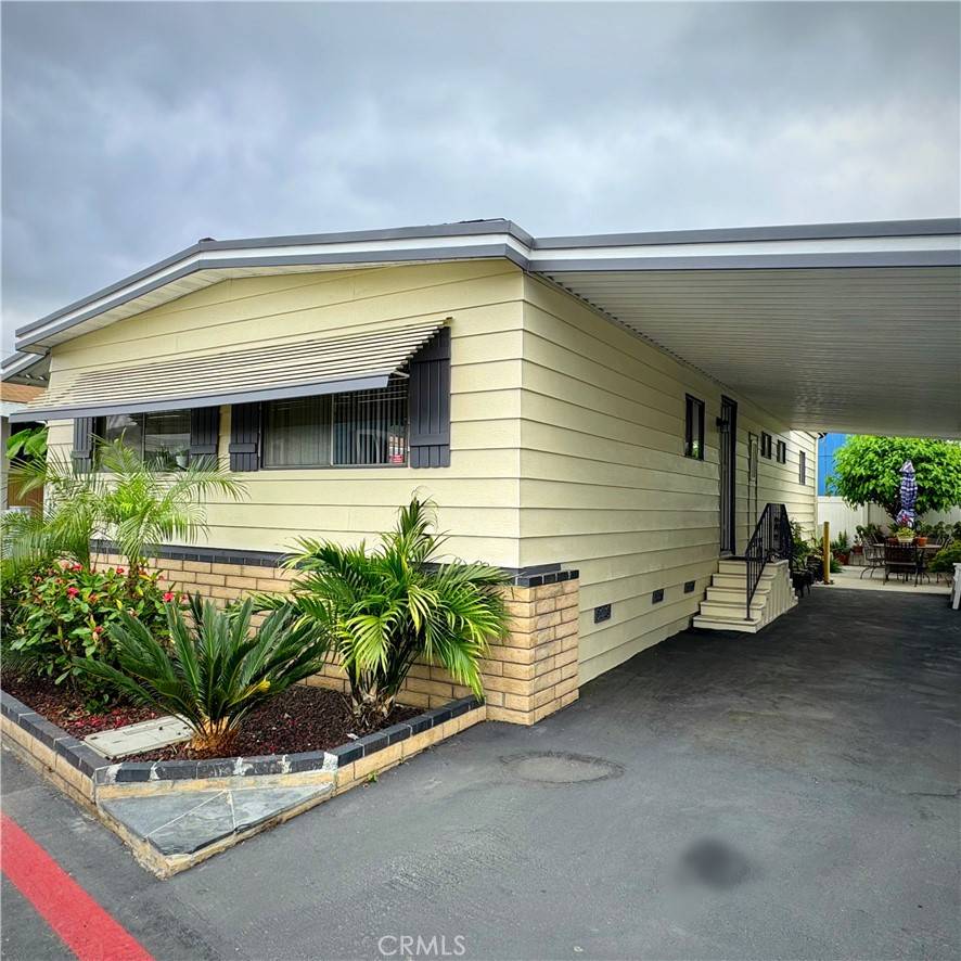 Paramount, CA 90723,16600 Downey Ave #94