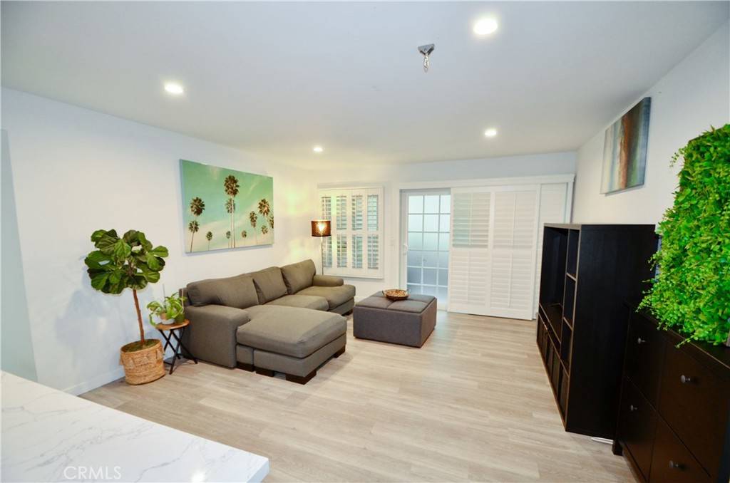 Inglewood, CA 90305,8712 Chessington DR #255D