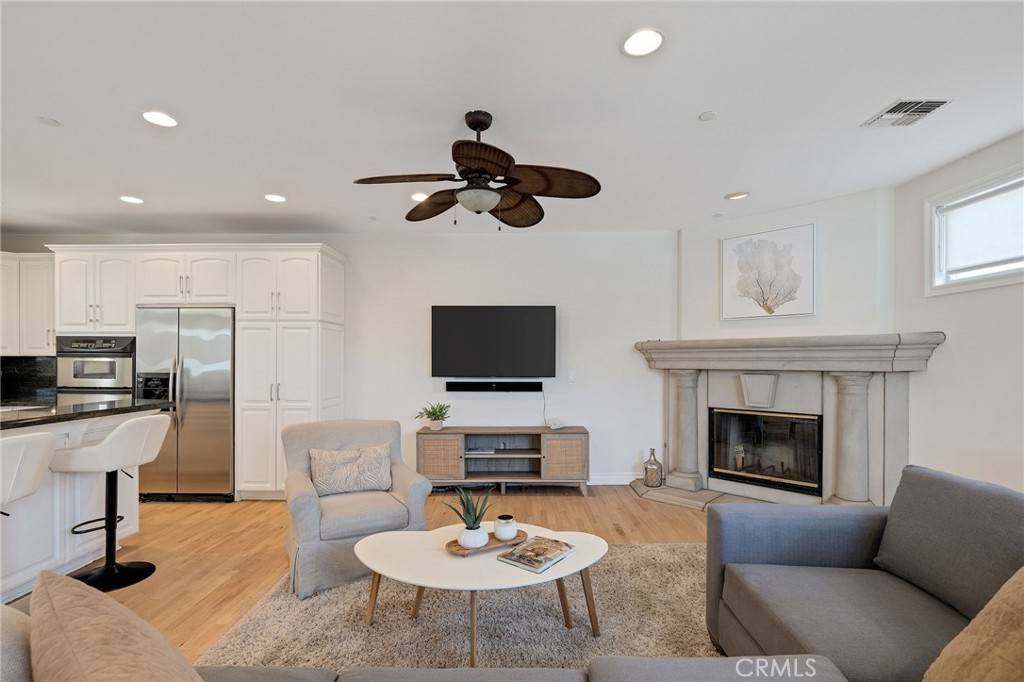 Manhattan Beach, CA 90266,604 Manhattan Beach BLVD