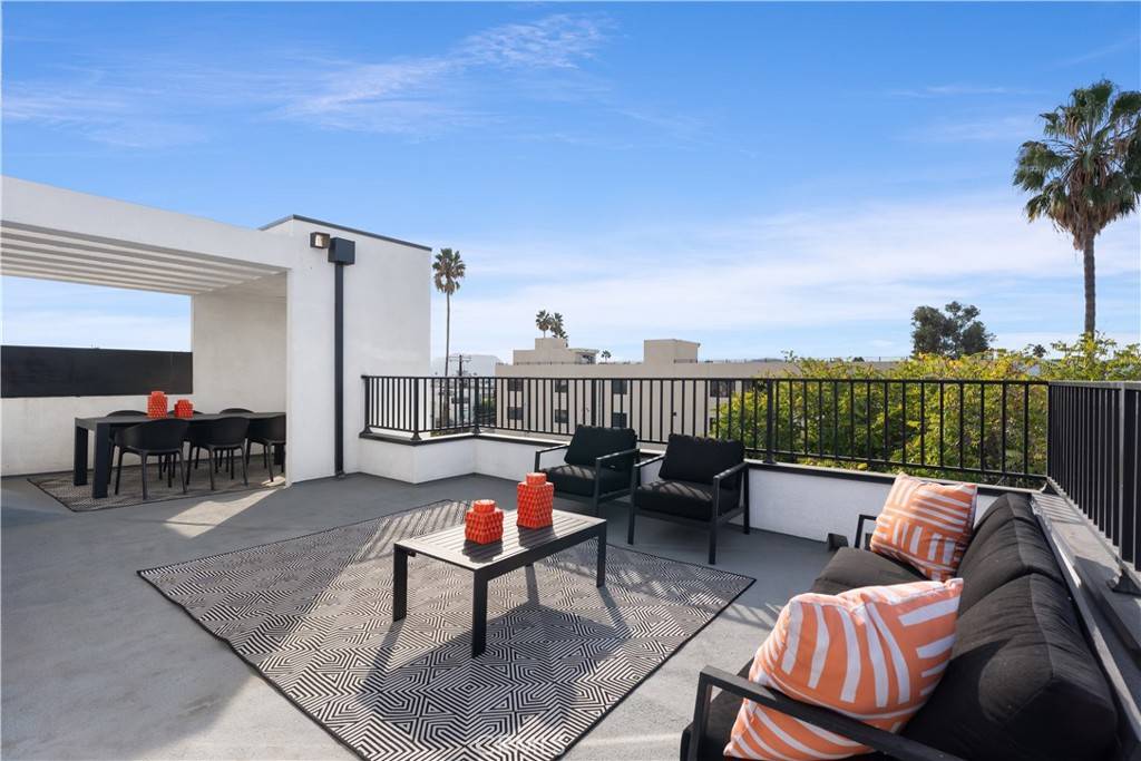 North Hollywood, CA 91606,11668 W Verde PL