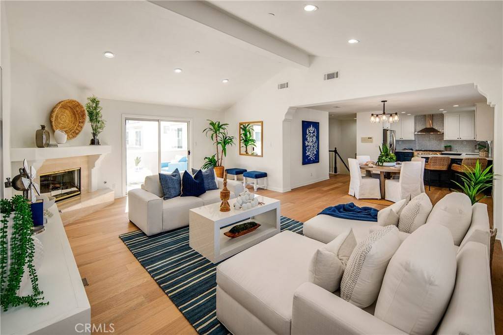 Redondo Beach, CA 90278,2401 Vanderbilt LN #B