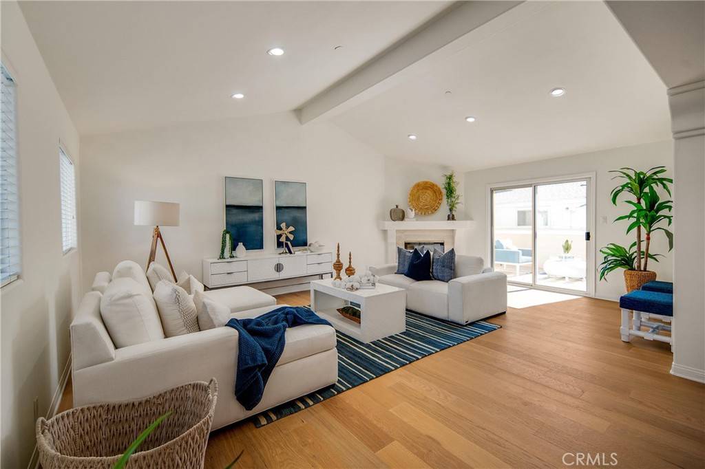 Redondo Beach, CA 90278,2401 Vanderbilt LN #B