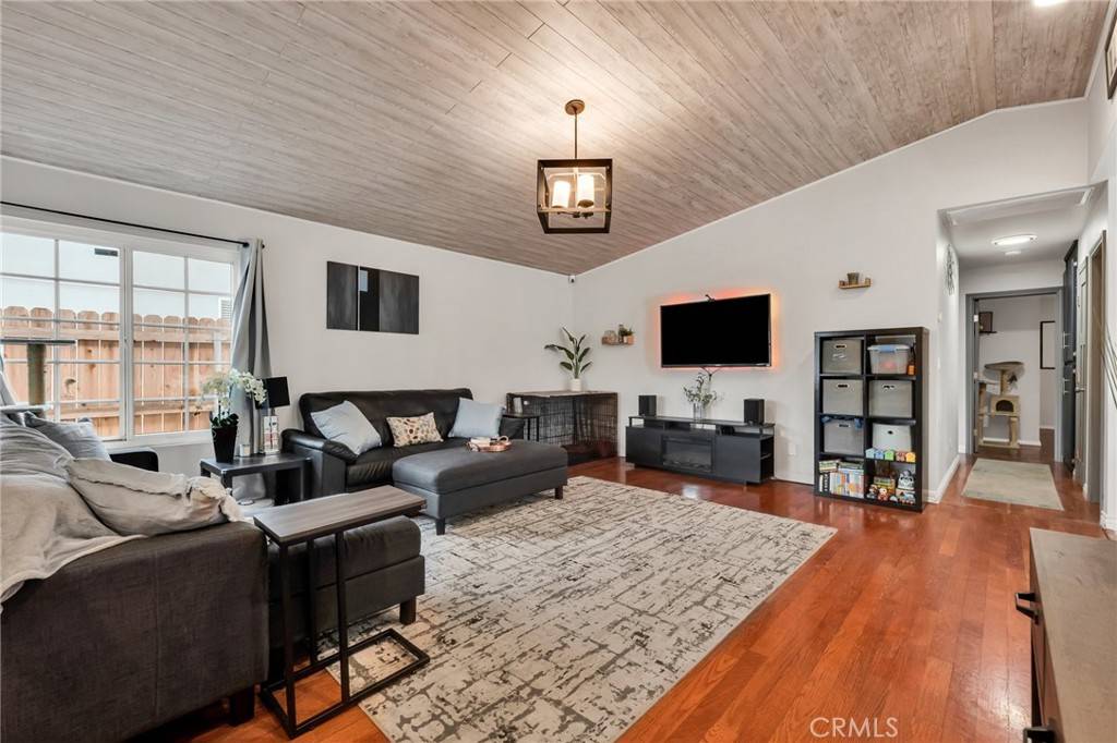 Long Beach, CA 90805,161 W Market ST