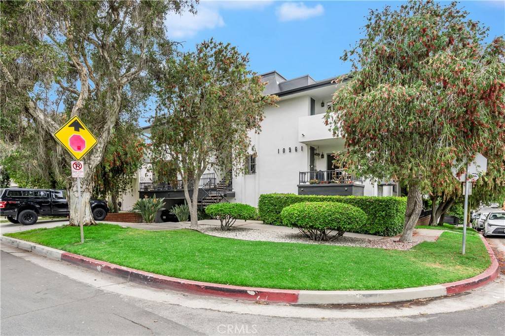 Los Angeles, CA 90034,10961 Rose AVE