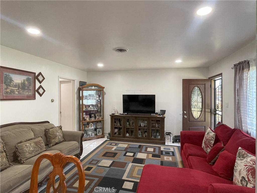 Carson, CA 90745,6 Rawhide LN