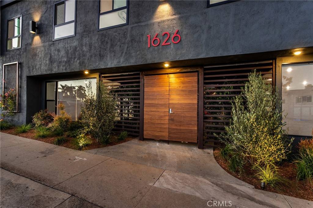 Inglewood, CA 90302,1626 Centinela AVE #205