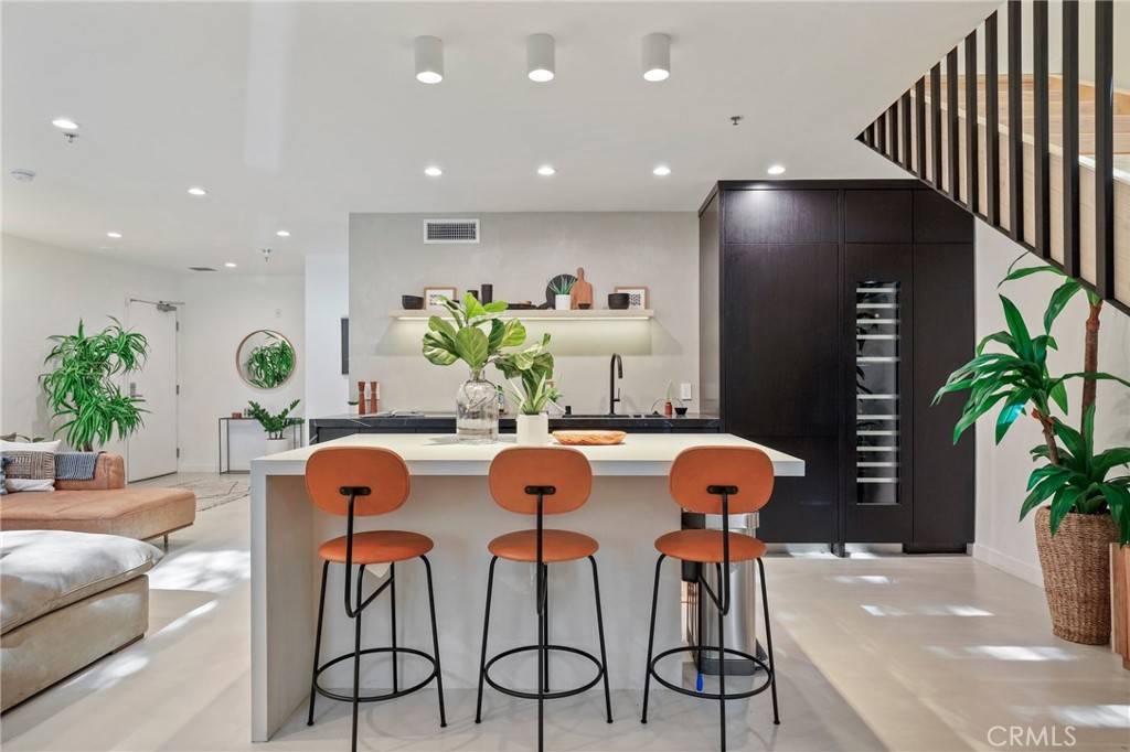 Venice, CA 90291,700 Main ST #4