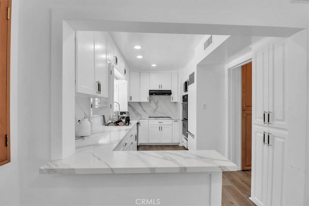 Beverly Hills, CA 90210,9466 Hidden Valley PL