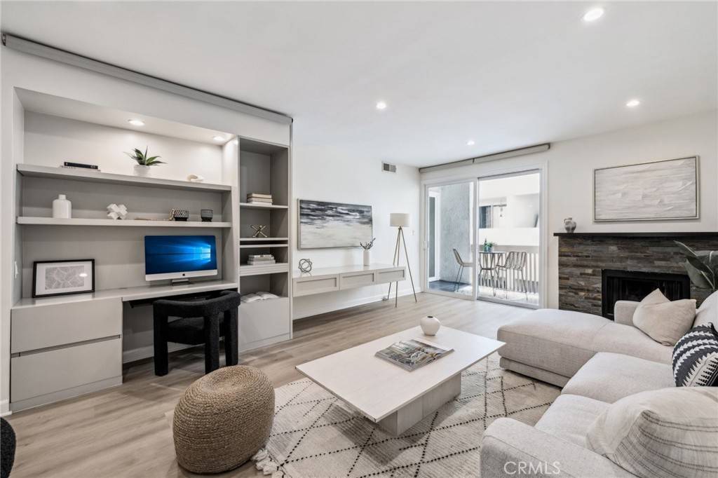 Santa Monica, CA 90402,450 San Vicente BLVD #203