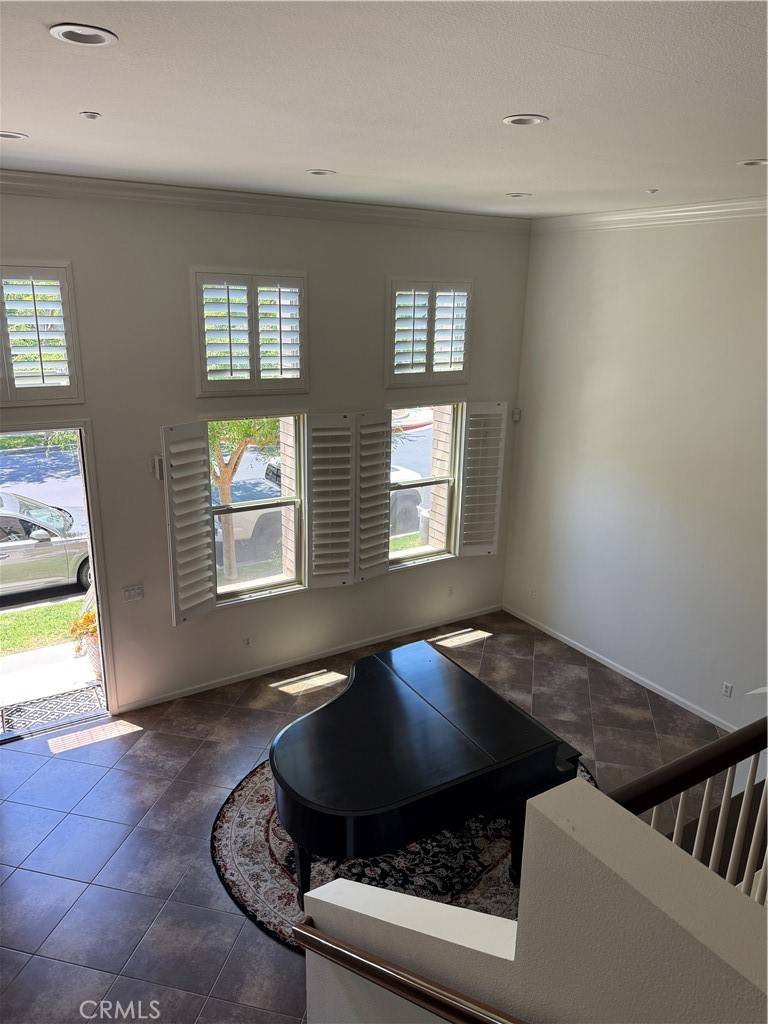 Hawthorne, CA 90250,5429 Strand #105