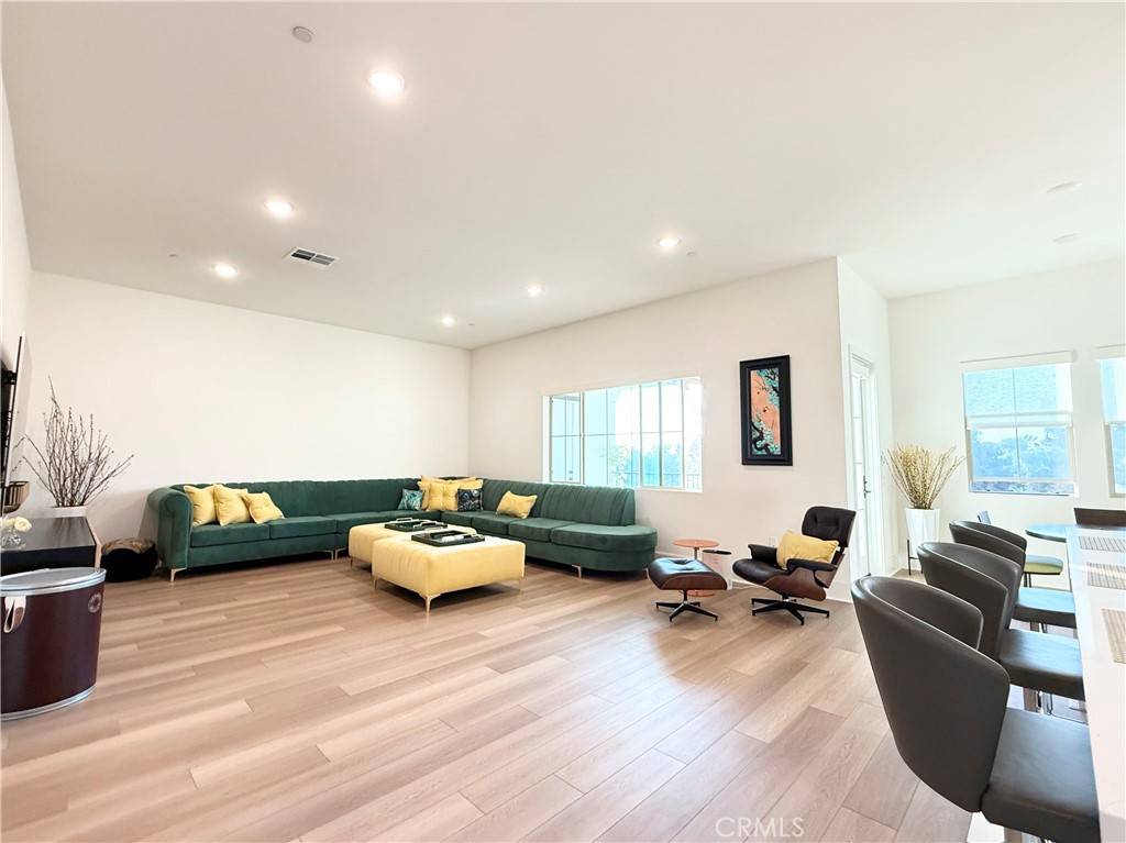 Buena Park, CA 90621,8896 Los Coyotes CT #410