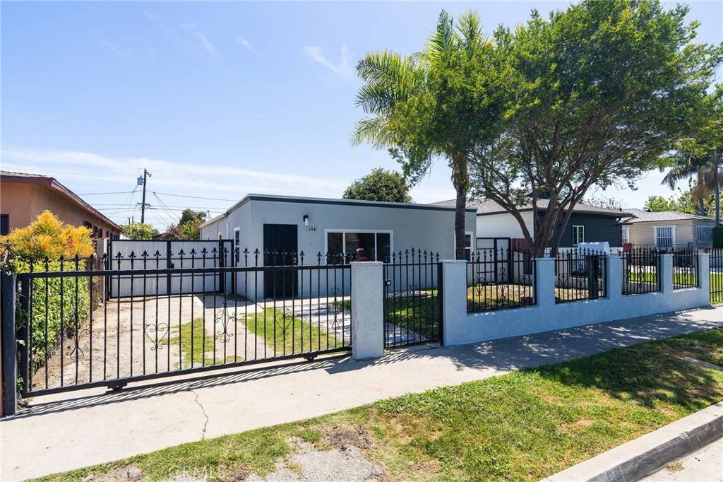 Compton, CA 90220,208 W Caldwell ST