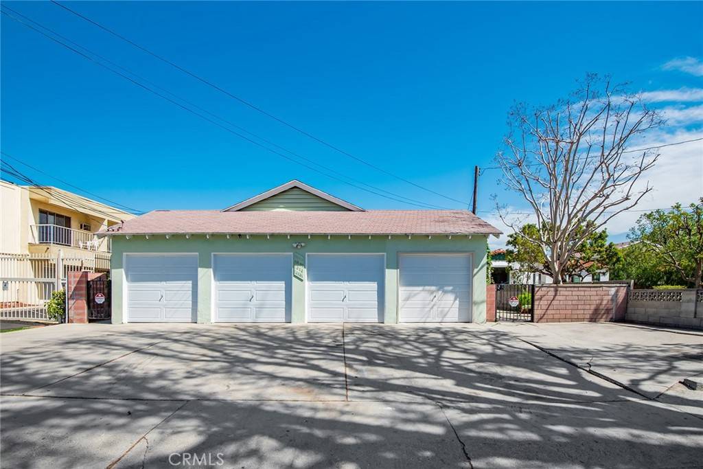 Van Nuys, CA 91405,7020 Kester Avenue