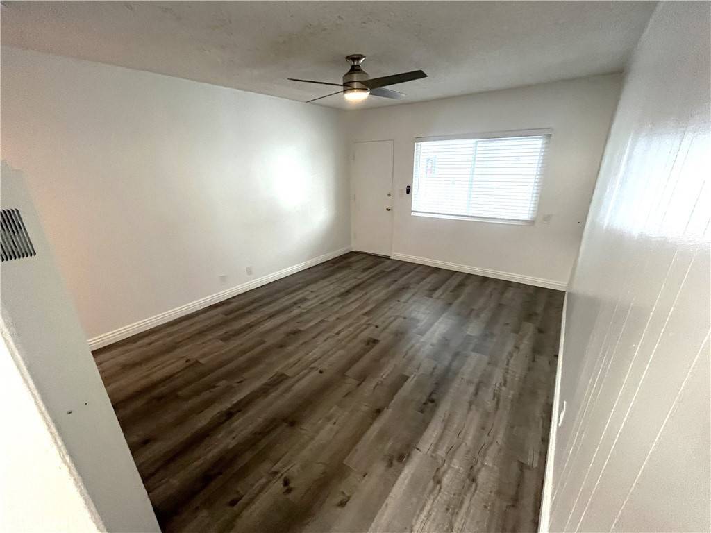Hawthorne, CA 90250,12926 Doty AVE #23