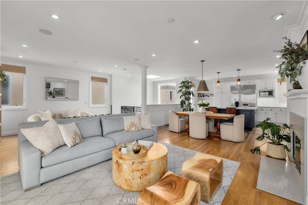 Manhattan Beach, CA 90266,807 Crest DR