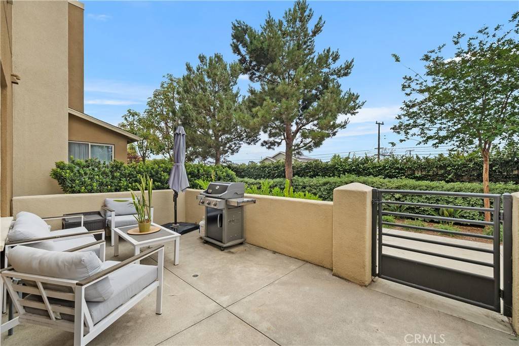 Hawthorne, CA 90250,13131 Park PL #102