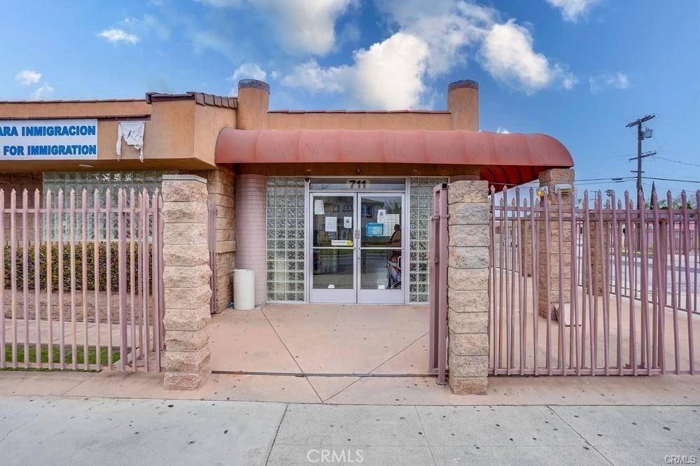Compton, CA 90221,1105 N Chester AVE