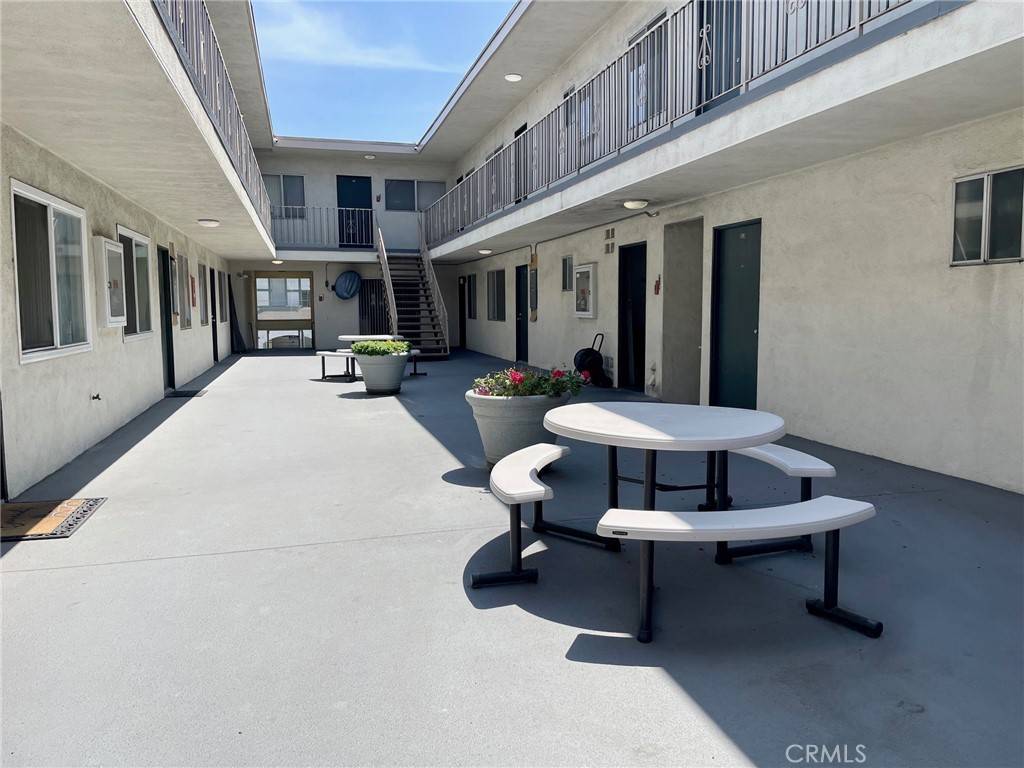 Hawthorne, CA 90250,4777 W 132nd ST #22
