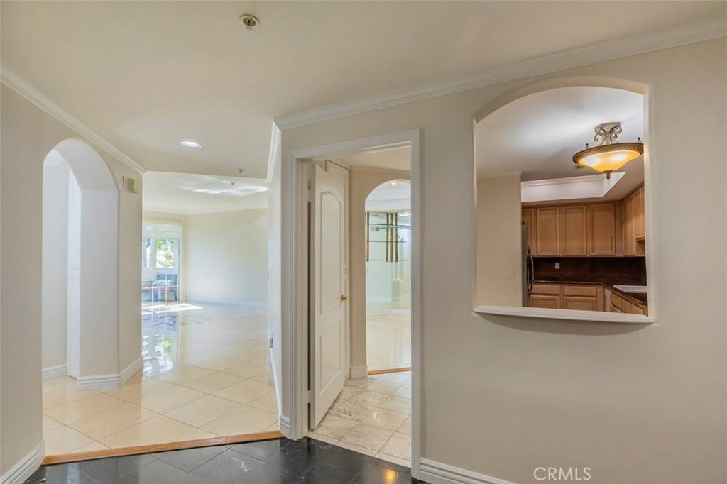 Los Angeles, CA 90046,7218 Hillside AVE #202