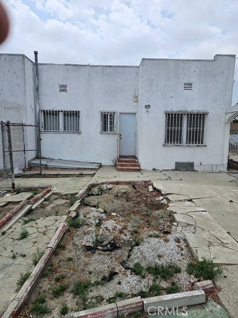 Compton, CA 90221,1301 E ALONDRA