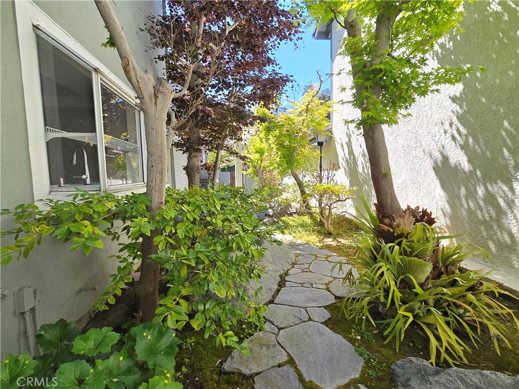 Manhattan Beach, CA 90266,50 Village CIR
