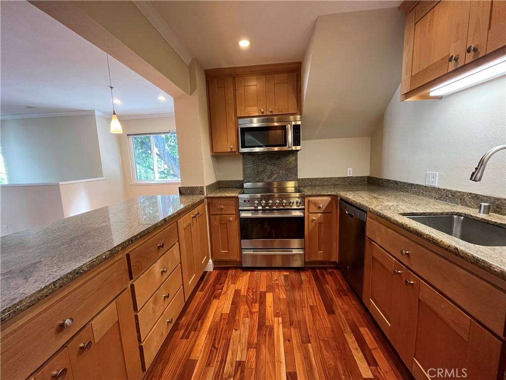 Palo Alto, CA 94301,685 Waverley ST