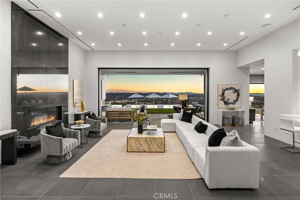 Paso Robles, CA 93446,888 Camino Vina
