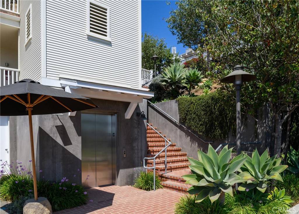 Summerland, CA 93067,108 Pierpont AVE
