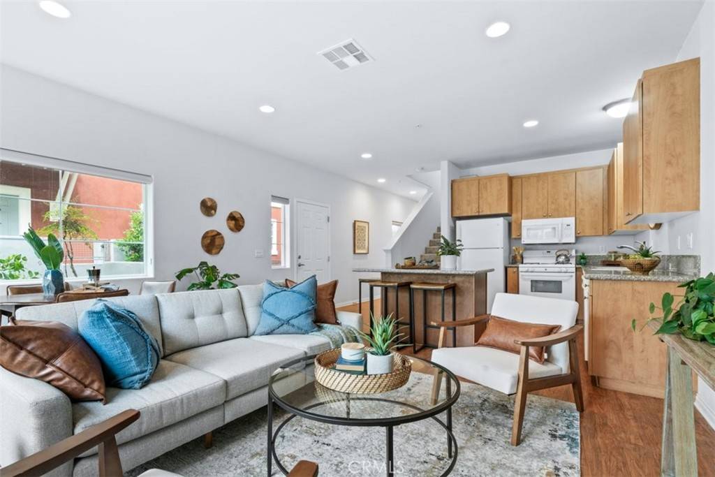 San Luis Obispo, CA 93401,826 Lawrence DR