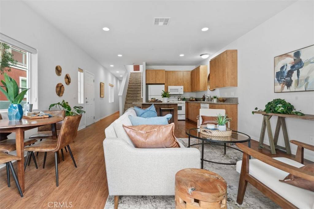 San Luis Obispo, CA 93401,826 Lawrence DR
