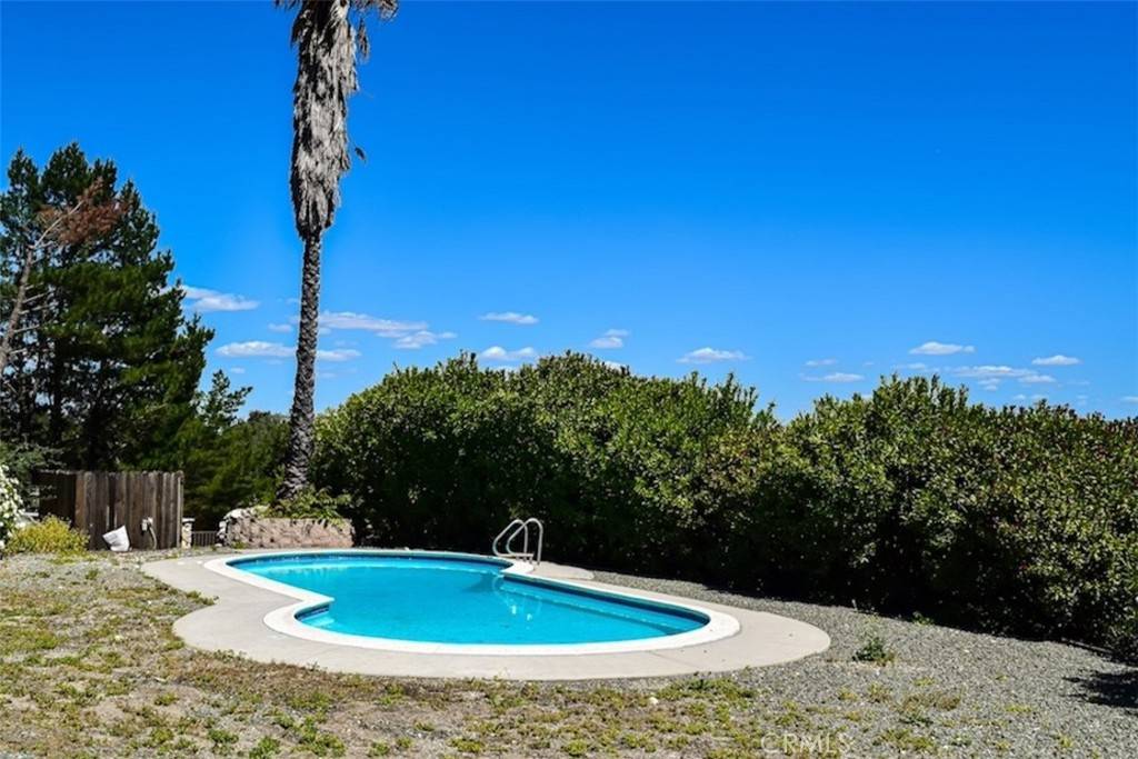 5 W 12th ST Paso Robles, CA 93446