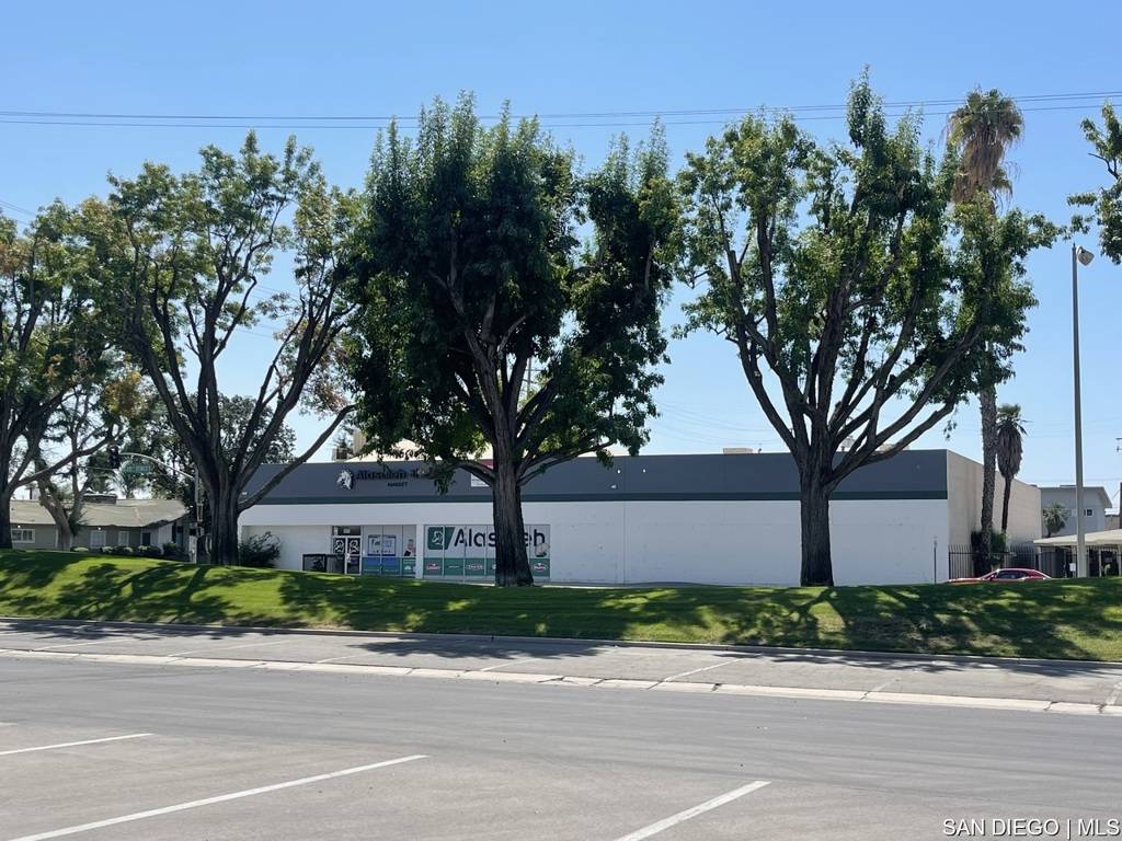 Bakersfield, CA 93301,1701 30th ST