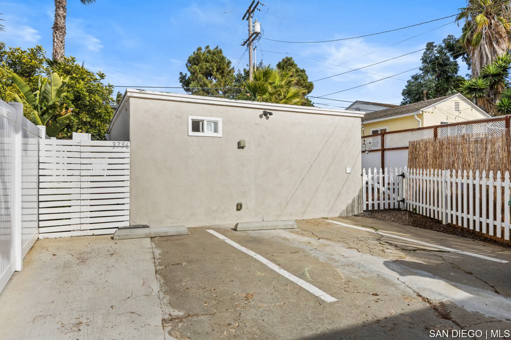 San Diego, CA 92107,3754 56 Tennyson ST