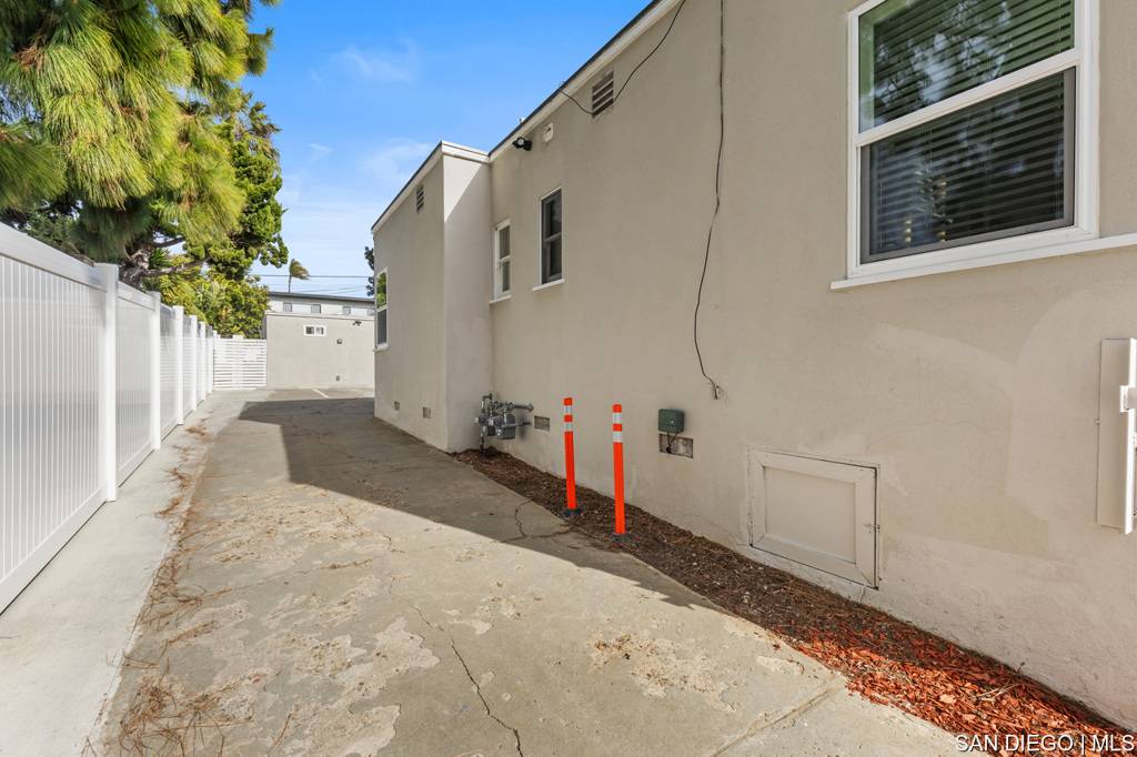 San Diego, CA 92107,3754 56 Tennyson ST