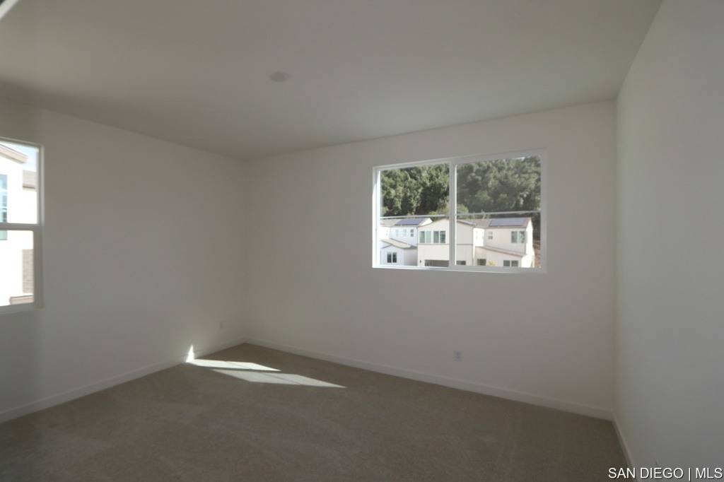 Fallbrook, CA 92028,592 Meadowood ST #405