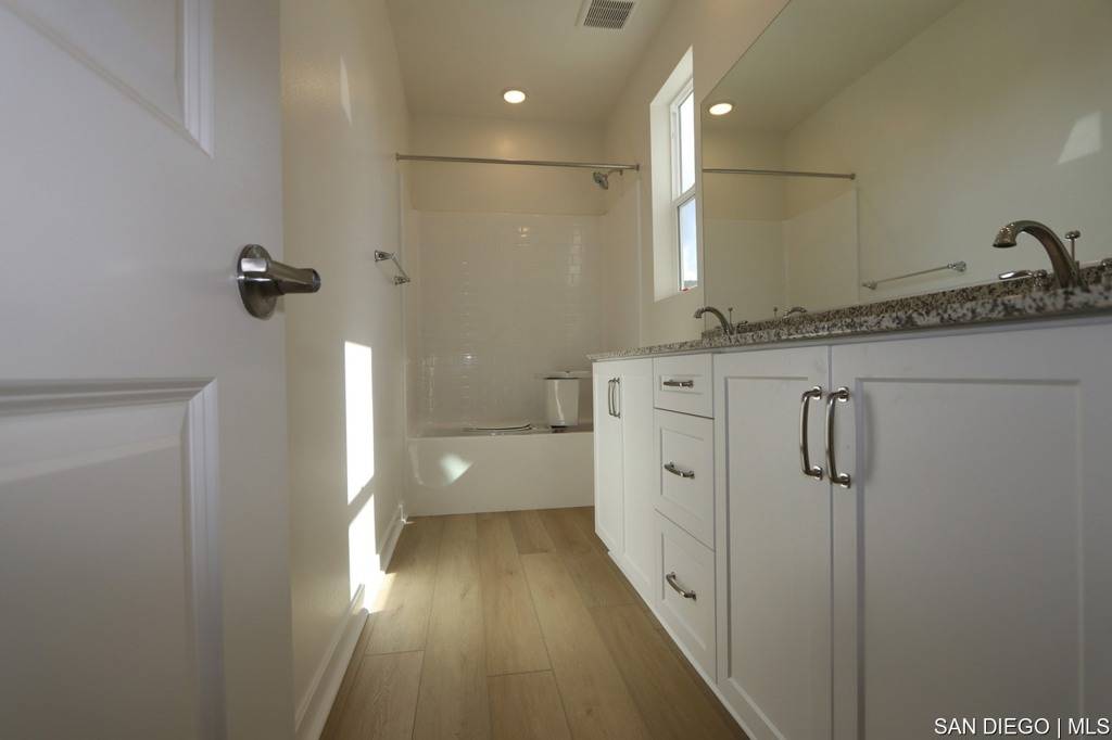 Fallbrook, CA 92028,592 Meadowood ST #405