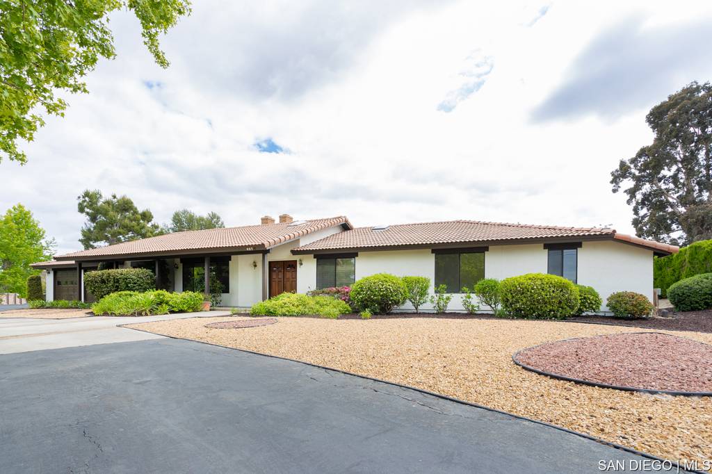 Fallbrook, CA 92028,627 Elm Tree LN