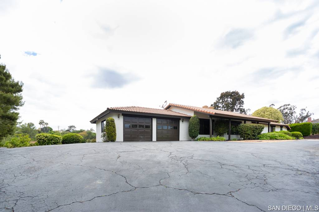 Fallbrook, CA 92028,627 Elm Tree LN