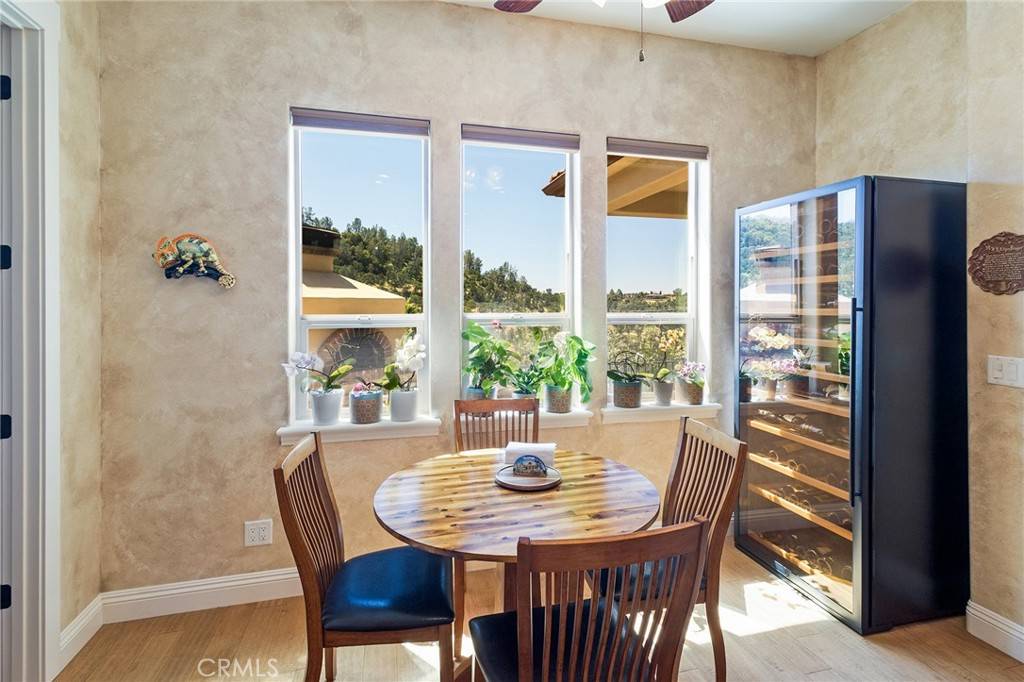 869 Whispering Winds LN Chico, CA 95928