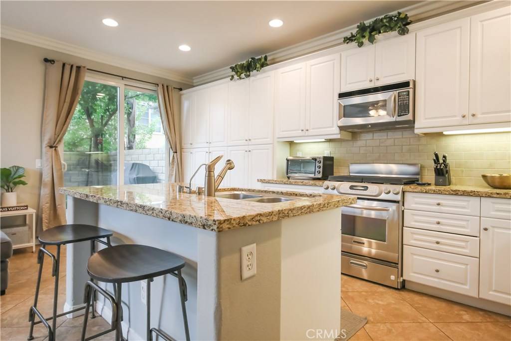 Saugus, CA 91350,19310 Opal LN